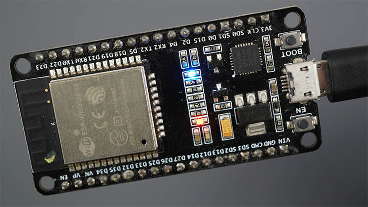 Placa ESP32 com LED integrado aceso (HIGH)